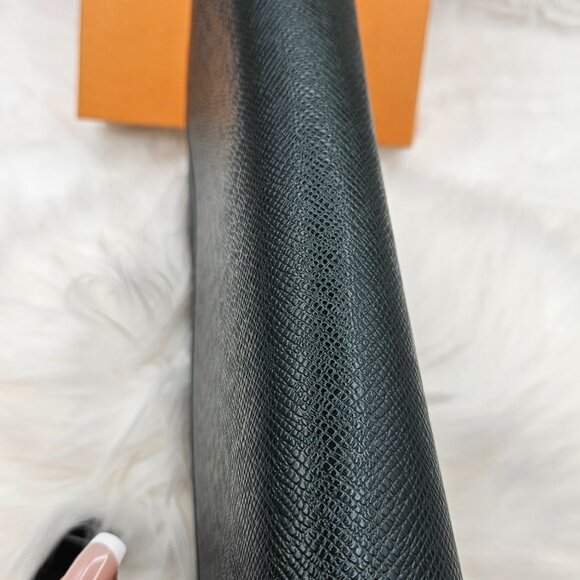Louis Vuitton Green Taiga Leather Clutch - Picture 11 of 17